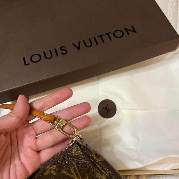 ‼️SOLD‼️Louis Vuitton Classic monogram pochette - Picture 6 of 7